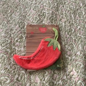 Apple Park pepper crinkle toy